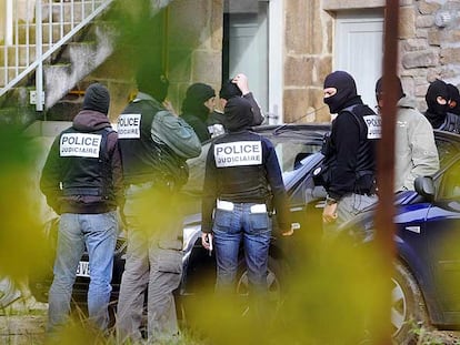 Operación policial contra un grupo anarquista en Tarnac (centro de Francia).