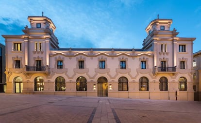 Fachada del Áurea Palacio de Correos, en la plaza San Agustín de Logroño.