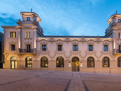 Fachada del Áurea Palacio de Correos, en la plaza San Agustín de Logroño.