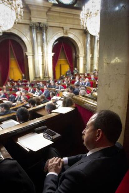 Xavier Crespo en su escaño en el Parlament.