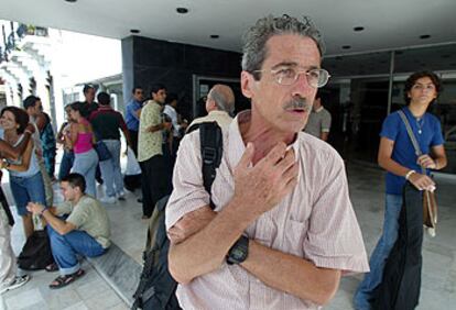 Fernando Pérez, director de la película, delante de la cinemateca de La Habana.