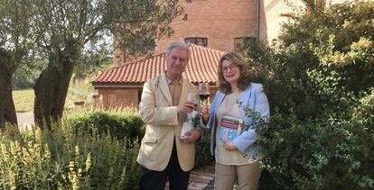 C&eacute;sar Antonio Molina y Mercedes Monmany brinda en La Rioja.