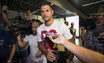 Vitolo a su llegada al aeropuerto de Gran Canaria.