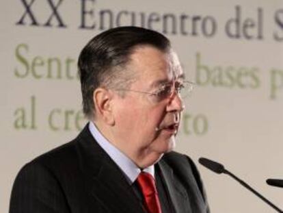 El consejero delegado del Banco Santander, Alfredo Sáenz, durante su intervención en la inauguración del XX Encuentro del Sector Financiero: Sentando las bases para la vuelta al crecimiento, organizado por Deloitte, esta mañana en la capital.