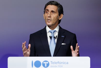 El presidente de Telefónica, José María Álvarez-Pallete, durante su discurso en la Junta General Accionista de Telefónica en la sede de la compañía en Madrid, este viernes.