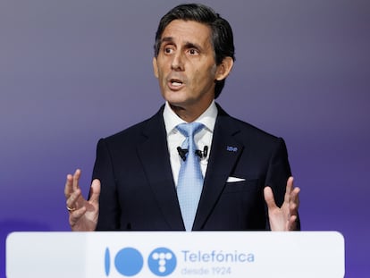 El presidente de Telefónica, José María Álvarez-Pallete, durante su discurso en la Junta General Accionista de Telefónica en la sede de la compañía en Madrid, este viernes.