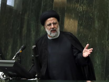 El presidente de Irán, Ebrahim Raisi, durante una intervención en el Parlamento iraní, en Teherán, el 25 de agosto.
