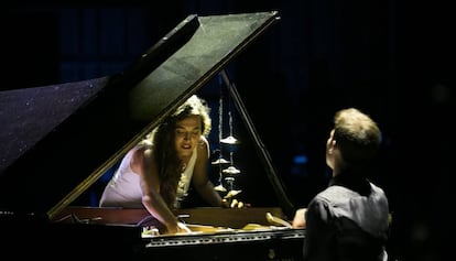 Sílvia Pérez Cruz i el pianista Marco Mezquida, durant el seu concert a Peralada.