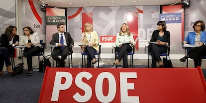 Primera reuni&oacute;n de los socialistas para preparar su alternativa al proyecto de Presupuestos. Fotograf&iacute;a facilitada por el PSOE.