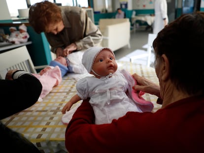 Pacientes en un centro para pacientes con alzhéimer en Salamanca.