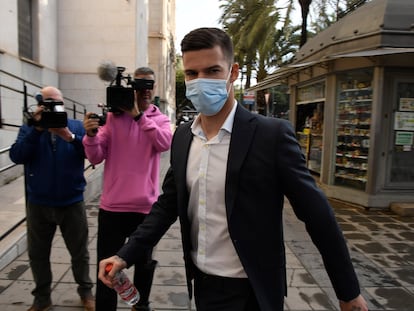 Santi Mina, a su llegada el 31 de marzo a la última sesión del juicio en la Audiencia de Almería.