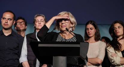 Acting Madrid Mayor Manuela Carmena (c).