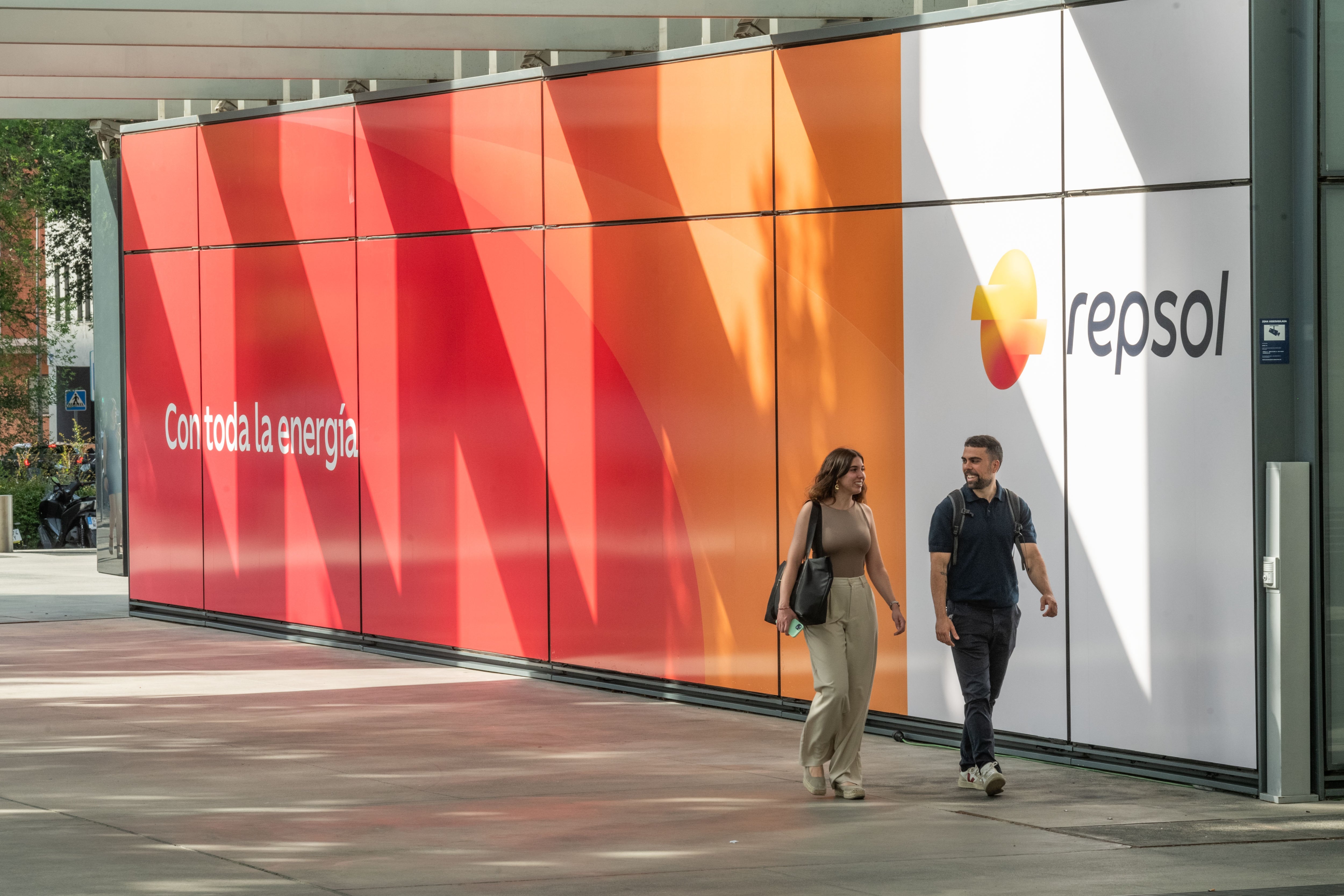 Repsol sufre en Bolsa y cae hasta un 9%, arrastrado por el desplome del precio del petróleo