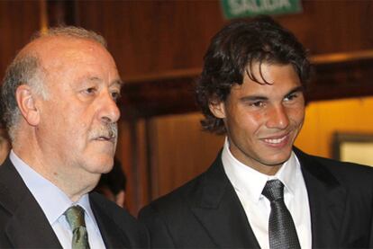 El seleccionador Vicente del Bosque y Rafa Nadal, en el acto donde les nombraron nuevos embajadores de la Marca España