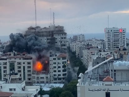 Vídeo | Un edificio se derrumba en Gaza tras un ataque aéreo de Israel