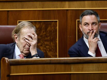 Ramón Tamames y el líder de Vox, Santiago Abascal, durante la segunda y última jornada del debate de la moción de censura que impulsa Vox.