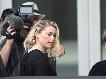 Amber Heard llega al tribunal de Virginia donde escuchó el veredicto del juicio contra Depp, el pasado junio.