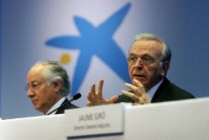 El presidente de CaixaBank, Isidre Fainé (derecha), y el consejero delegado, Juan María Nin (derecha).