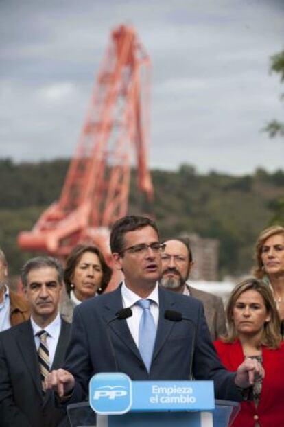 El presidente del PP vasco, Antonio Basagoiti, ha presentado hoy a los candidatos de su formación al Congreso y al Senado para las próximas elecciones del 20 de noviembre.