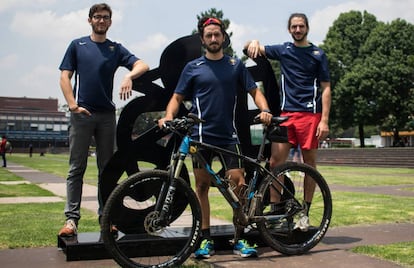 Argüelles, Izeta y Guzmán, los estudiantes que cruzarán tres países en bici