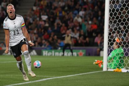 Alexandra Popp celebra el 2-1 a Francia.