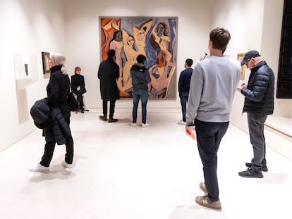 Un grupo de visitantes en el Museo Picasso de Málaga.