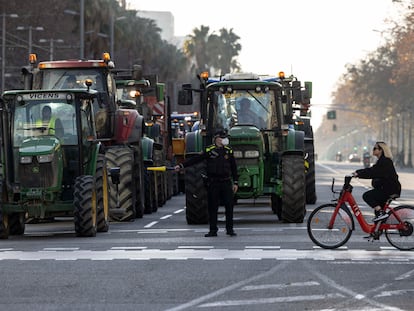 Tractores entrando por la Diagonal.