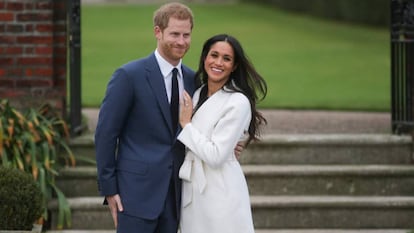 Dos meses después, la pareja anunció su compromiso. "Supe que era ella desde el primer momento en que nos vimos", dijo el príncipe, posando para la prensa junto a su futura esposa en los jardines del palacio de Kensington.