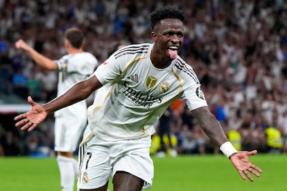 Vinicius celebra su gol ante el Mallorca en el Santiago Bernabéu.
