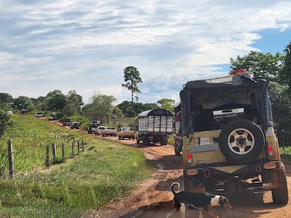 FARC ex-combatants and their relatives leave the territorial area of Vista Hermosa, in Meta (Colombia) on July 2, 2023.