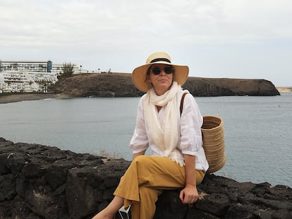 The lawyer Irma Ferrer with Sandos Papagayo hotel in the background, in Yaiza (Lanzarote), in June.