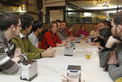 Chacón, durante el encuentro con simpatizantes de su candidatura en Madrid.