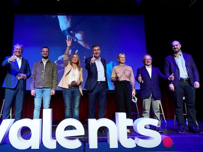 Los impulsores de Valents, con su líder, Eva Parera, tercera por la izquierda, durante el acto en el Born.