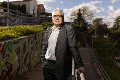 El catedratico Juli Ponce, en el barrio de La FLoresta de Sant Cugat del Vallés (Barcelona)