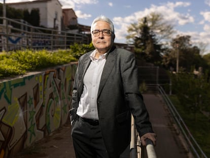 El catedratico Juli Ponce, en el barrio de La FLoresta de Sant Cugat del Vallés (Barcelona)