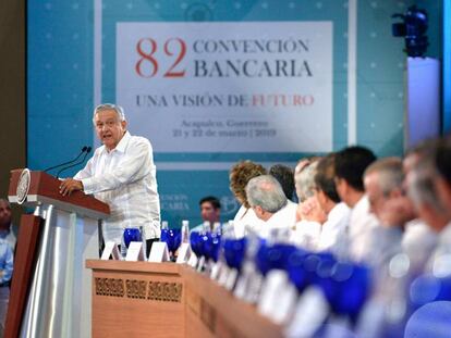 Andrés Manuel López Obrador durante la convención bancaria.