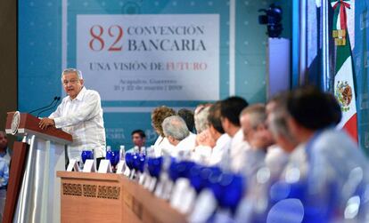 Andrés Manuel López Obrador durante la convención bancaria.