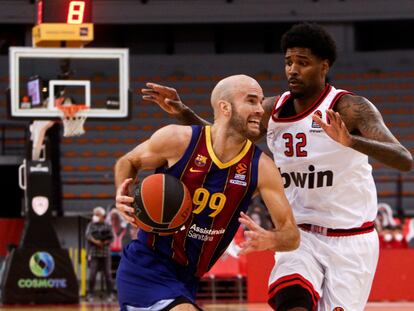 Calathes trata de superar a Ellis.