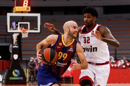 Calathes trata de superar a Ellis.