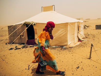 Una refugiada saharaui, en el campo de Bojador, cerca de Tinduf (Argelia) el pasado 22 de mayo.