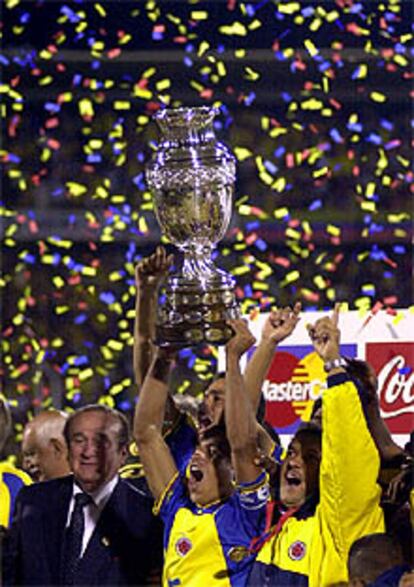 <font size="2"><b>El triunfo de la emoción (1-0)</font></b><p>En la imagen, Iván Córdoba celebra el gol del triunfo de Colombia. (AP)<p><b><A href="http://www.diarioas.es/extensiones/maldini/camerica/index.htm">Especial: Copa América</b></a>