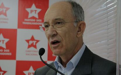 Rui Falcão na coletiva desta sexta.