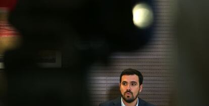  Alberto Garz&oacute;n, candidato de IU, durante un desayuno informativo en Madrid la semana pasada.