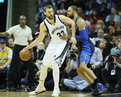 Marc Gasol y Tyson Chandler.
