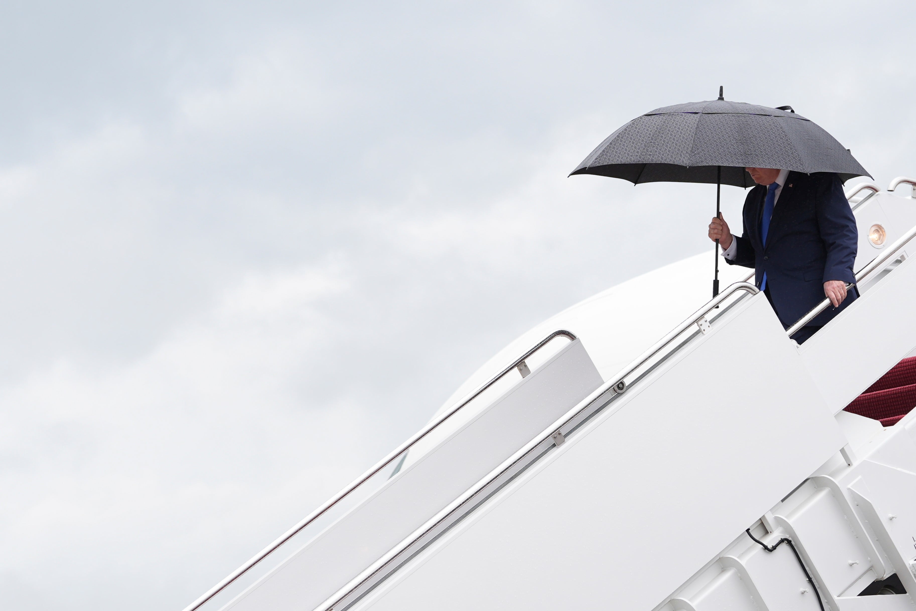 Trump asegura que las conversaciones con Irán se reanudarán este lunes