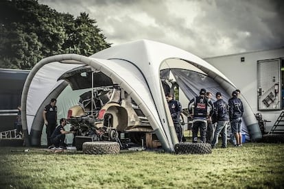 Pruebas con el prototipo de Carlos Sainz con el que participa este año en el Rally Dakar.