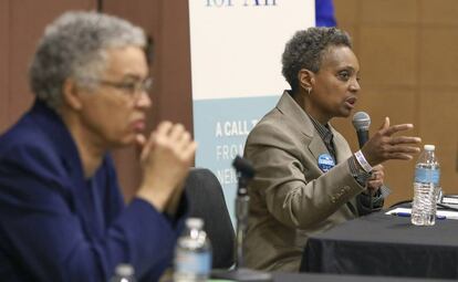 Toni Preckwinkle (izquierda) y Lori Lightfoot.