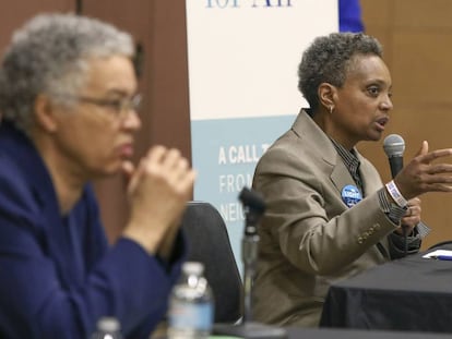 Toni Preckwinkle (izquierda) y Lori Lightfoot.