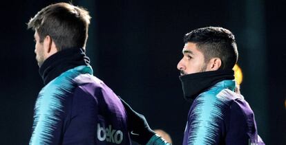 Piqué y Luis Suárez, en el entrenamiento del viernes.