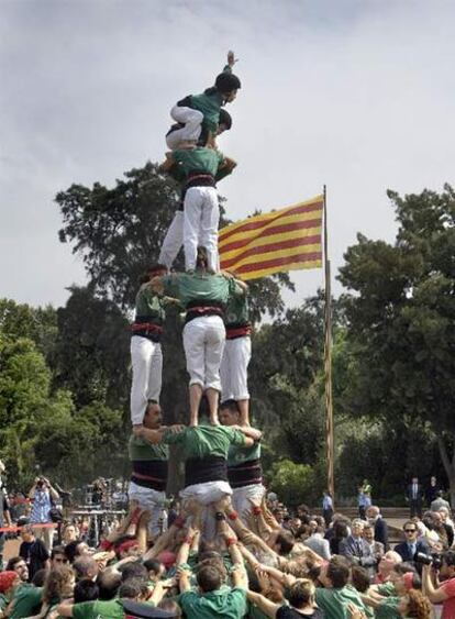 Los Castellers de Sant Cugat culminan el <b><i>tres de sis aixecat per sota</b></i><b><i> </i>en la Ciutadella.